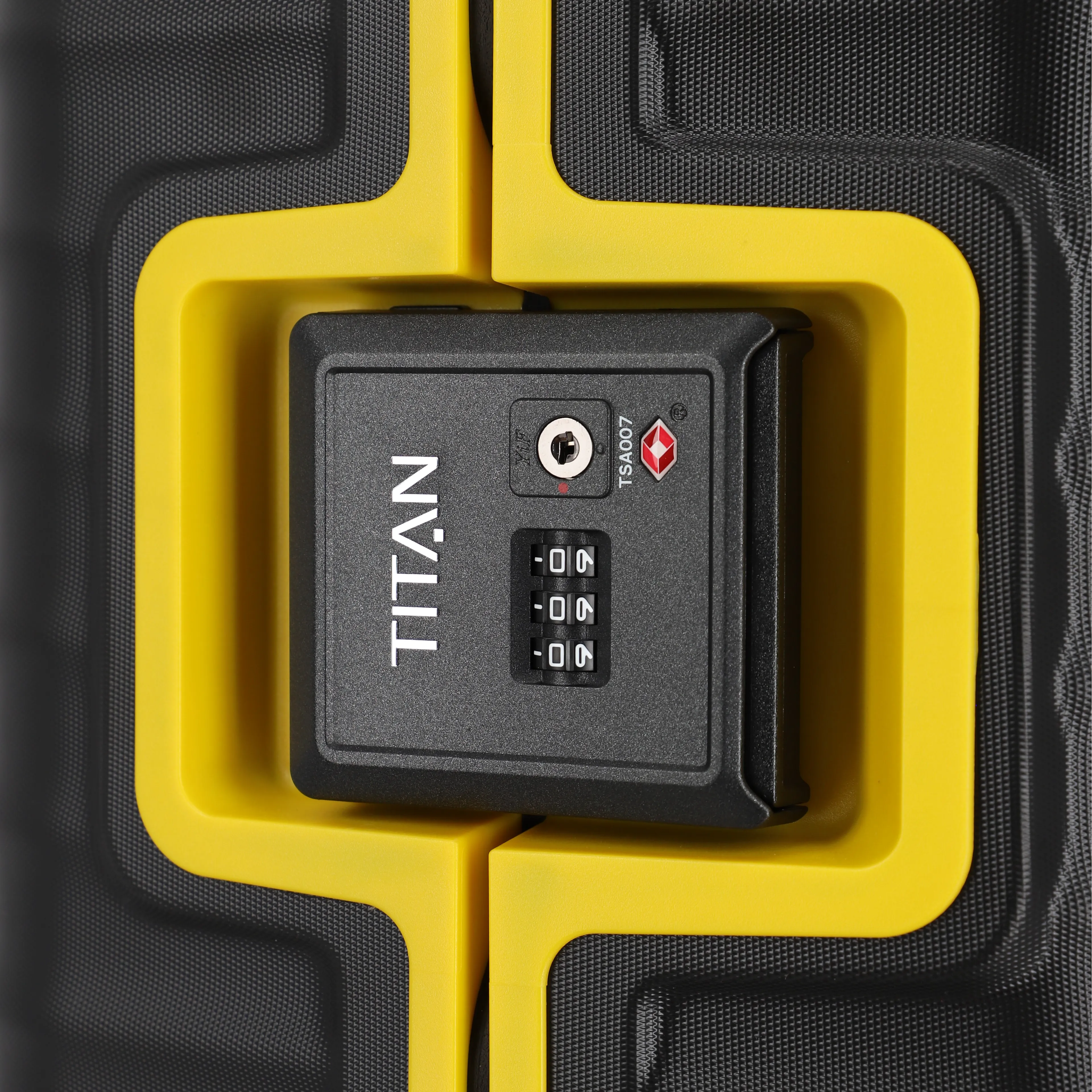 Ein TITAN Koffer der Serie LITRON Frame BVB Edition Nahaufnahme TSA Schloss in schwarz/gelb