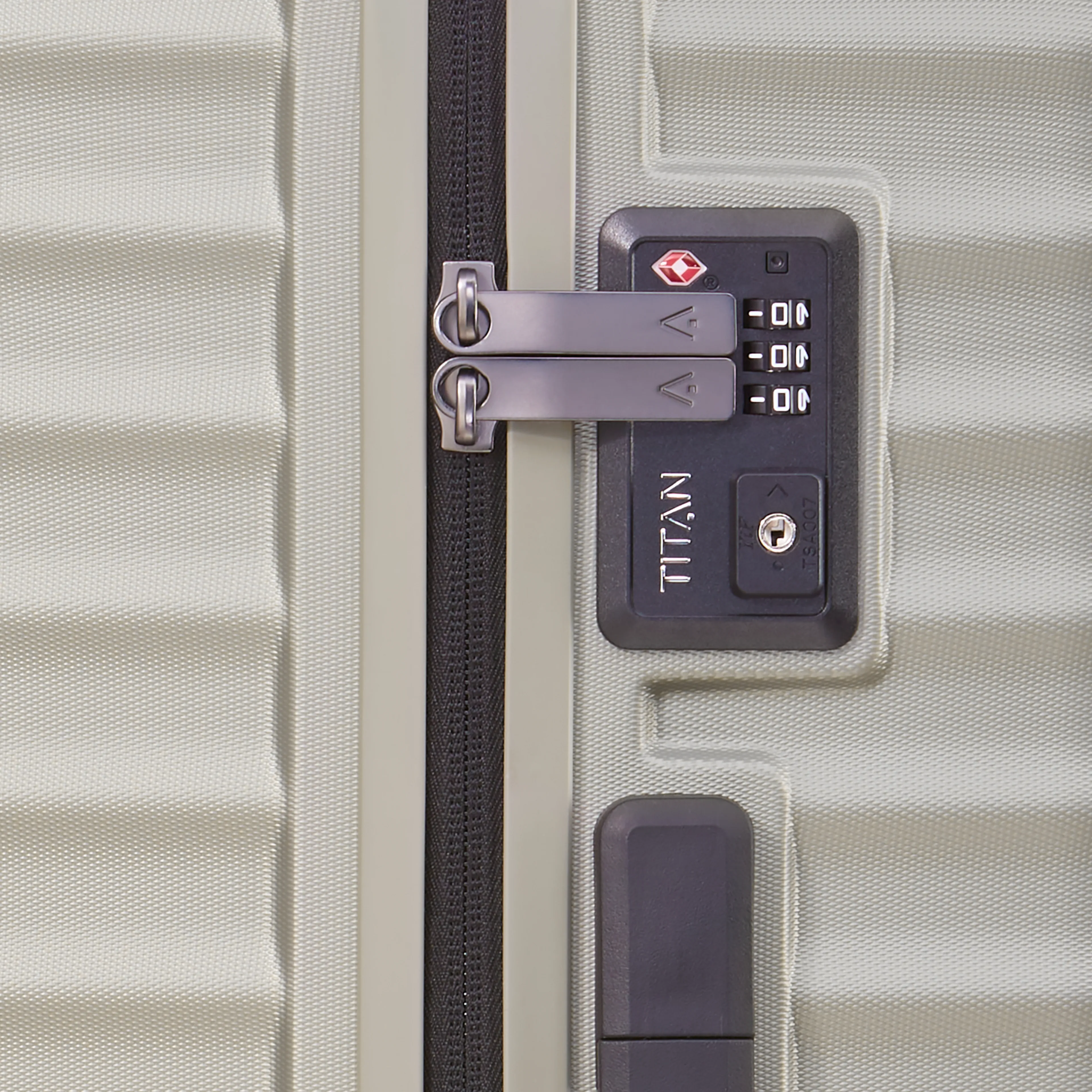 TITAN LITRON Koffer champagner Ein TITAN Koffer der Serie LITRON Nahaufnahme in champagner