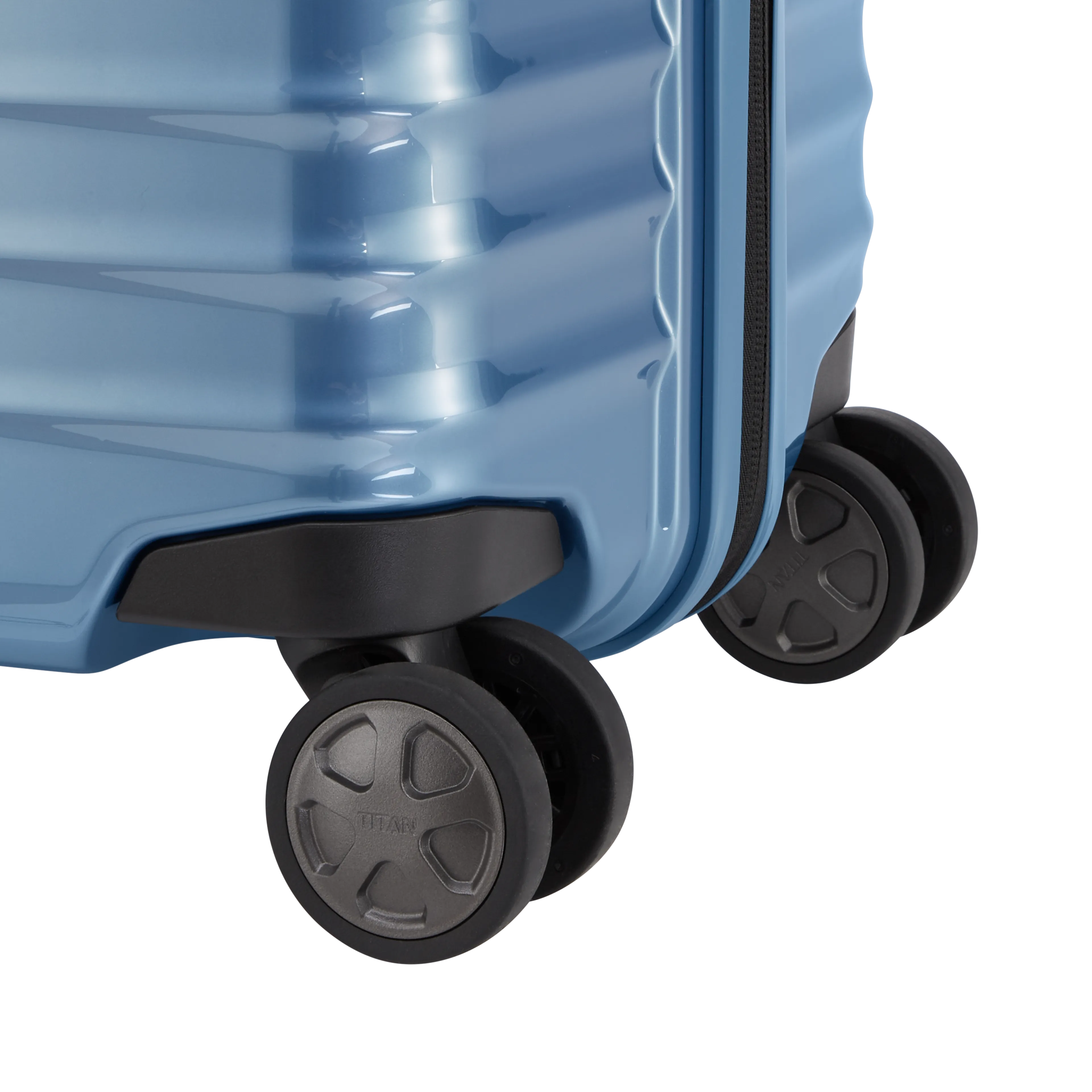 Ein TITAN Koffer der Serie LITRON Nahaufnahme Räder in eisblau