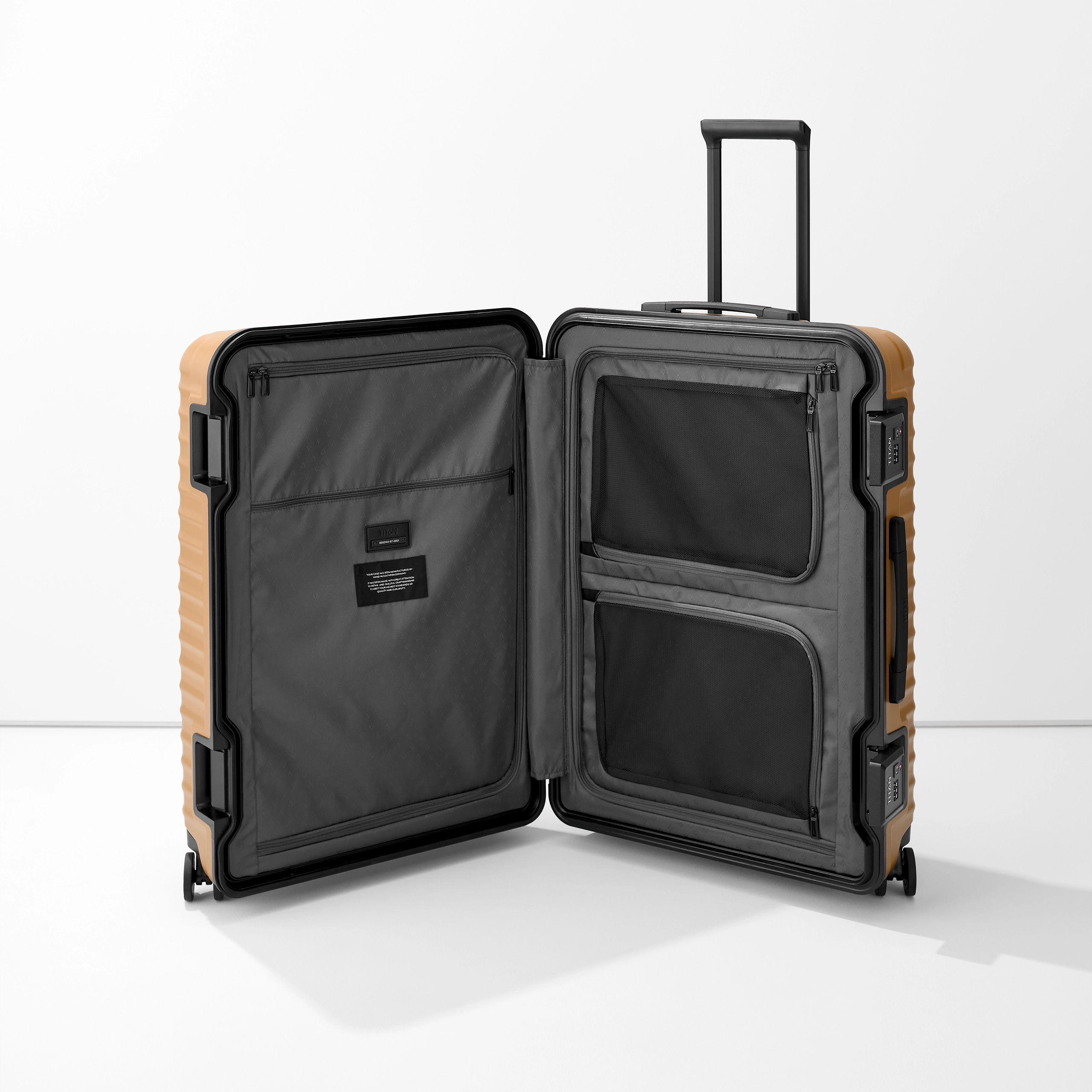 Offener Hartschalenkoffer in Beige mit schwarzem Innenfutter und mehreren Reißverschlussfächern Geöffneter Koffer aus Hartschale in Beige mit schwarzen Innenfächern und ausziehbarem Griff, ideal zum organisierten Packen