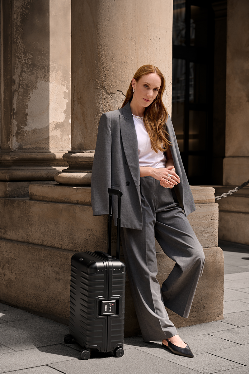 TITAN ETERNITY aluminium suitcase in black